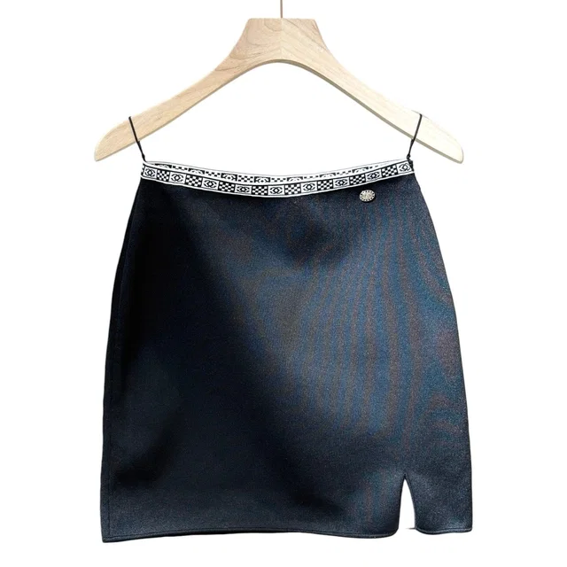 Chanel Black Skirt - Size 36 in Black from Luxury Promise
