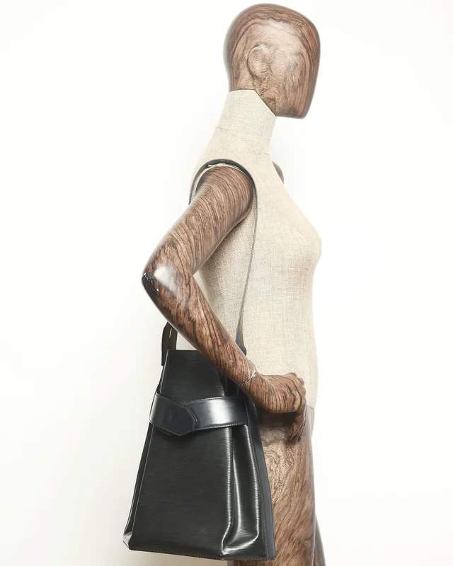 Louis Vuitton Epi Sac D'epaule GM Bag in Leather from A Retro Tale, photo 11 of 11