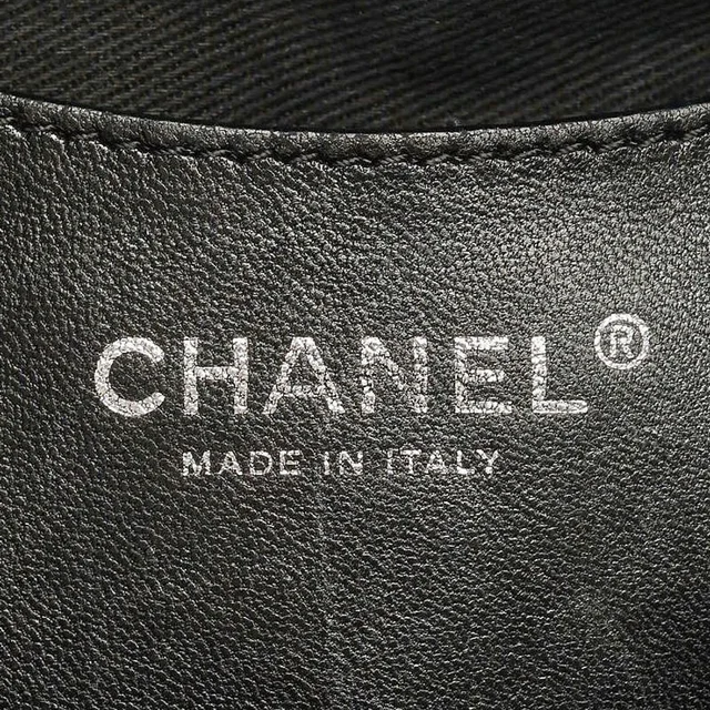 Chanel Maxi Just Mademoiselle Patent Chain Tote Bag in Patent leather from A Retro Tale, photo 6 of 10