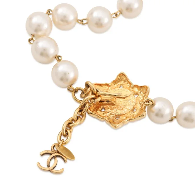 Chanel Faux Pearl Choker Pearl White/Gold Faux Pearl Metal in White from GALLERY RARE, photo 5 of 14