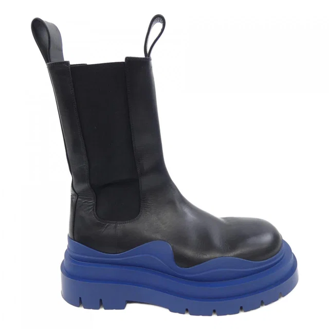 Bottega Veneta Boots in Leather from LuxUness