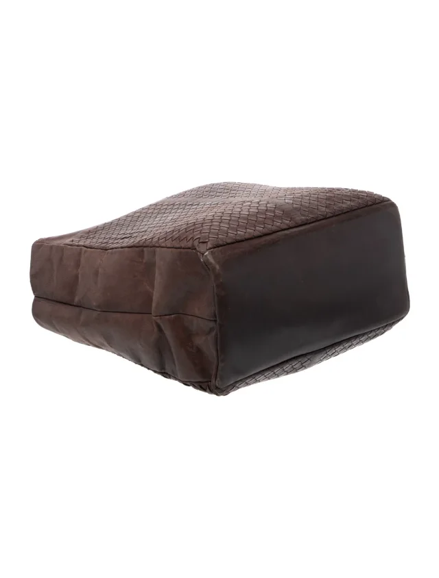 Bottega Veneta backpacks in brown|red Woven leather from The RealReal, photo 4 of 5