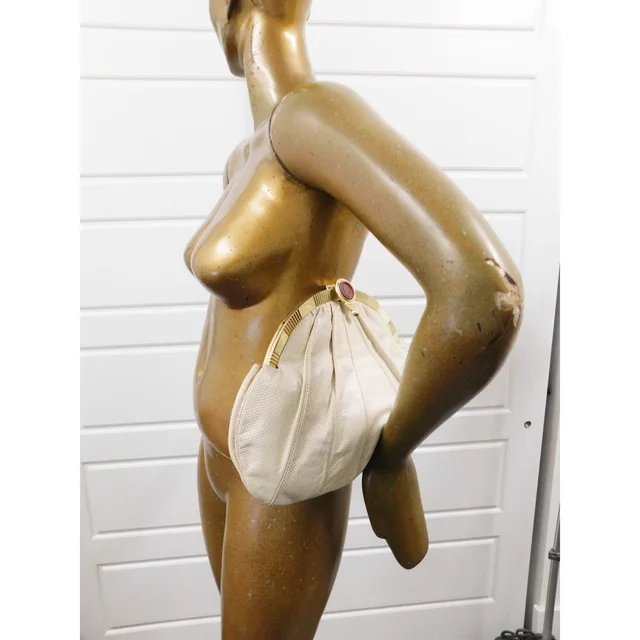 Judith Leiber Large Beige Karung Leather Pink Quartz Cameo Clutch Shoulder Bag in gold|pink|red Leather from Poshmark, photo 3 of 13