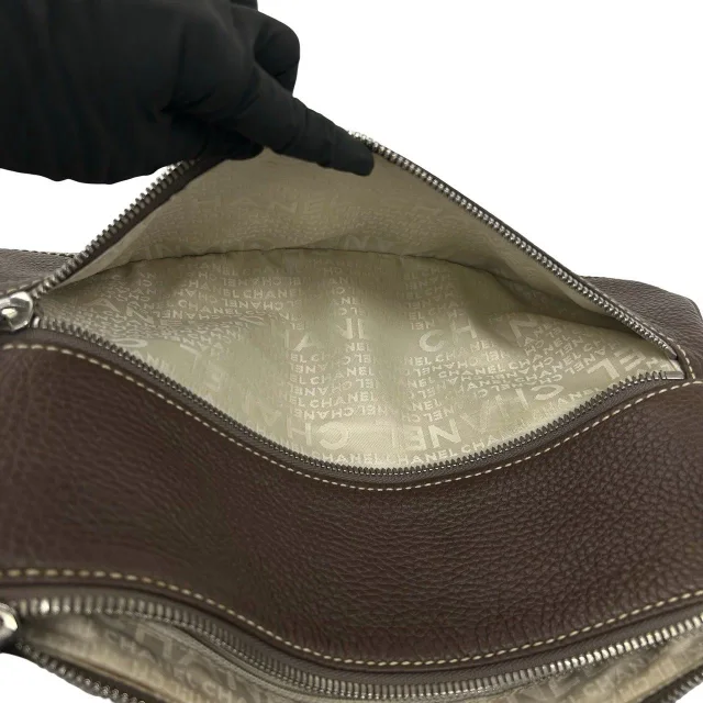 Chanel Shoulder Bag in Brown Leather from LuxUness, photo 10 of 10