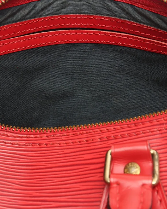 Louis Vuitton Epi Speedy 25 Bag in Leather from A Retro Tale, photo 10 of 13