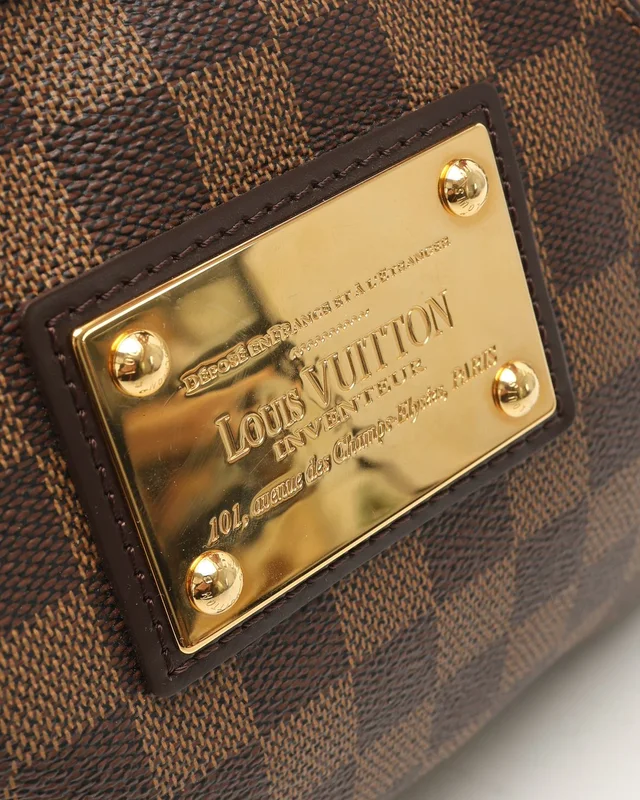 Louis Vuitton Damier Ebene Thames PM Shoulder Bag in Brown Leather from A Retro Tale, photo 6 of 9
