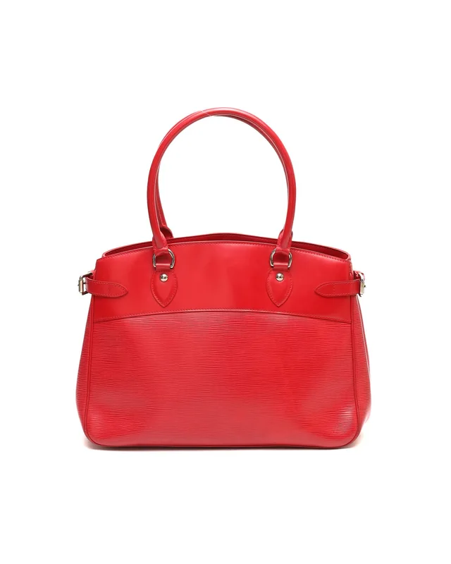 Louis Vuitton Monogram Saumur 30 Bag in Coated canvas from A Retro Tale, photo 3 of 11