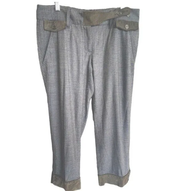 Dolce & Gabbana Y2k Plaid Green/Tan Calf Suede Logo Capri Spring Casual $800 in green Suede from Poshmark, photo 1 of 1