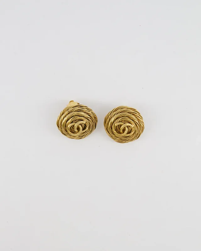Chanel Vintage 94A Gold Round Cabled Spiral Clip on Earrings with CC Logo Detail in Gold from Sellier, photo 4 of 7