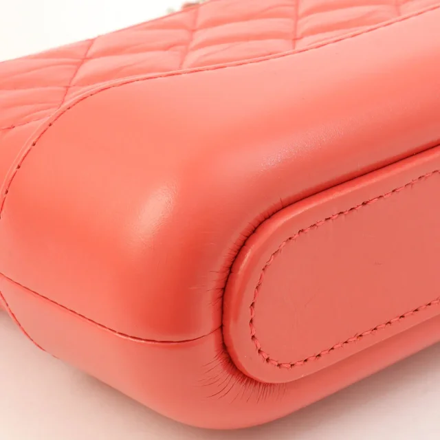 Gabrielle de Chanel Chain Shoulder Bag Mini, salmon pink, manufactured around 2018 in Pink Calfskin from VINTAGE QOO TOKYO, photo 10 of 13