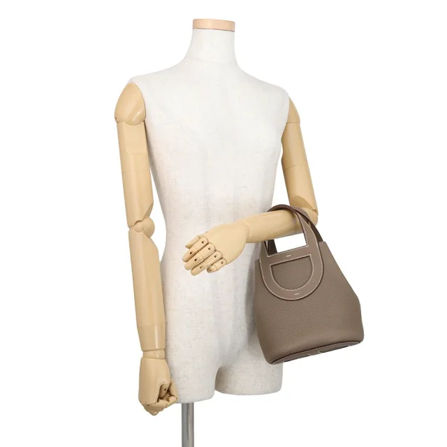 Hermès In the loop Etoupe Taurillon Clemence Swift Leather Size 18 in Taupe Clemence leather from GALLERY RARE, photo 4 of 14