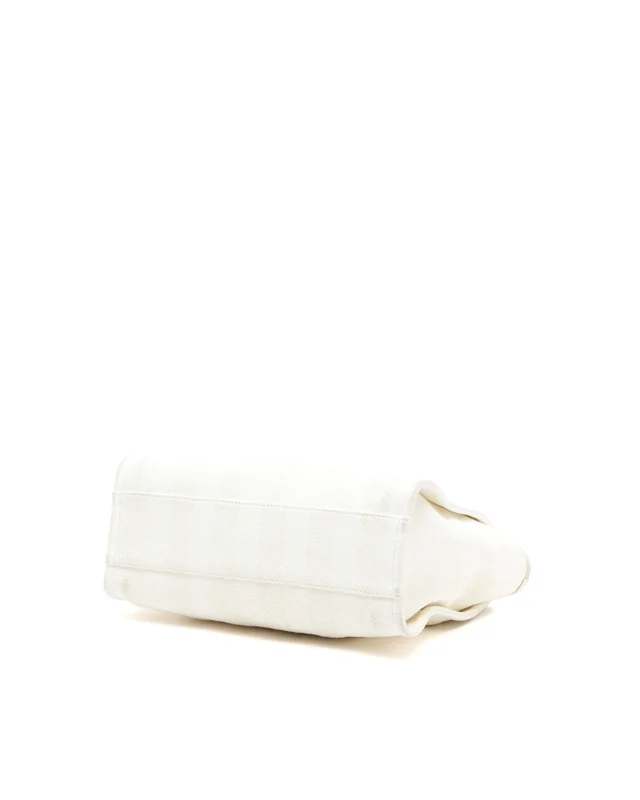 Chanel Deauville MM Tote Bag in Canvas from A Retro Tale, photo 4 of 9