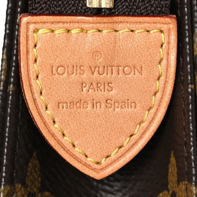 Louis Vuitton Monogram Toiletry Pouch 26 in Coated canvas from FASHIONPHILE, photo 6 of 7