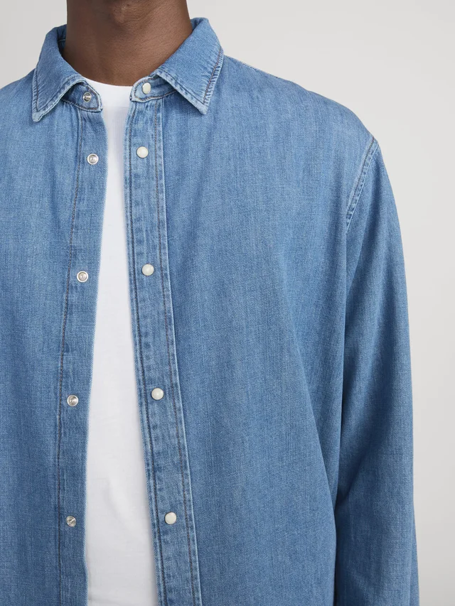 FRAME Classic Denim Shirt in Tidewash, photo 5 of 14 from FRAME
