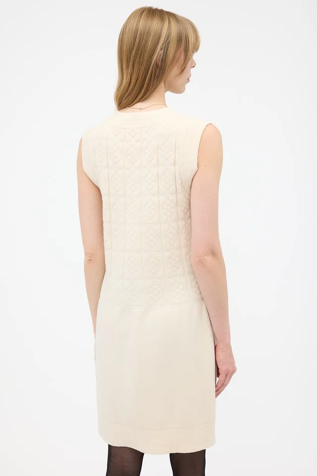 Chanel 2010 Wool Camellia Knit Dress in Wool from VSP Consignment, photo 2 of 2