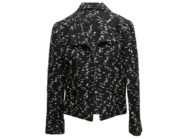 Vintage Black & White Chanel Fall/Winter 2002 Wool Tweed Jacket Size FR 44 in Black Tweed from Designer Revival