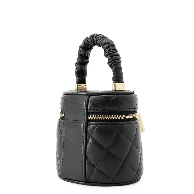 Chanel Matelasse vanity bag BlackAP2729 Lambskin Size Mini in Lambskin from GALLERY RARE, photo 2 of 2