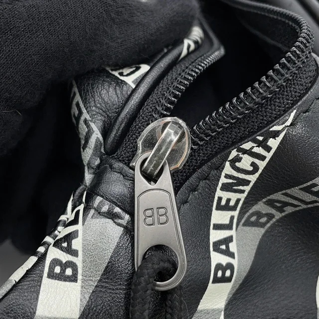 Balenciaga Explorer Waist Bag Black529550OXT251073 Leather in Leather from GALLERY RARE, photo 15 of 17