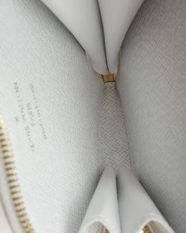 Louis Vuitton Love Lock Heart Coin Purse in Leather from A Retro Tale, photo 4 of 4