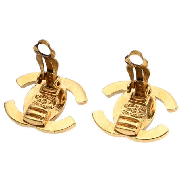 Chanel 1996 CC Turn-Lock Earrings Gold in Gold from VINTAGE QOO TOKYO, photo 2 of 2