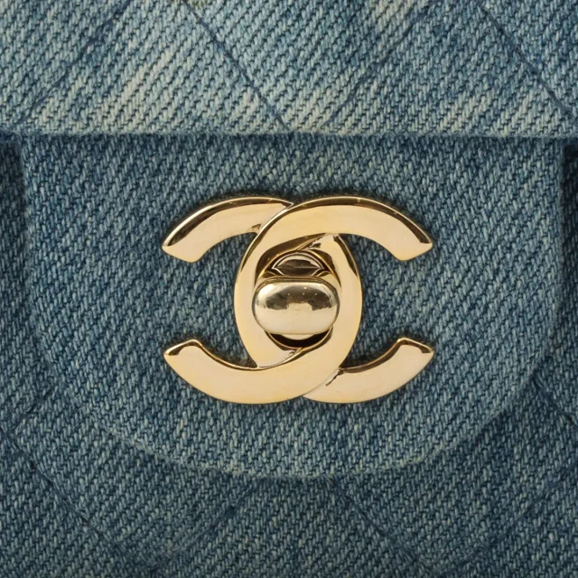 Chanel 2019年代頃製 Denim CC Turn Lock Chain Shoulder Bag Indigo from VINTAGE QOO TOKYO, photo 7 of 18
