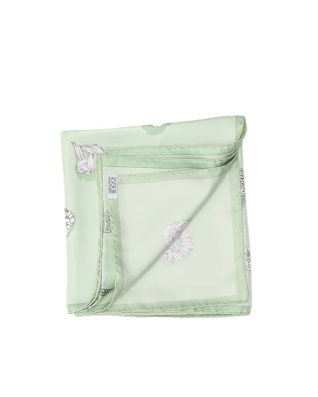 Hermès Carré 90 Clips Silk Scarf in Silk from A Retro Tale, photo 3 of 3