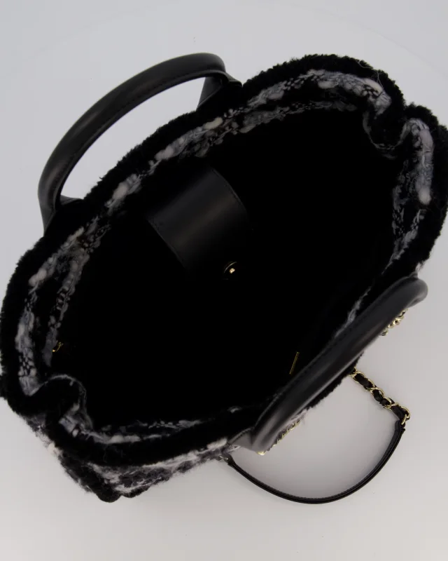 Chanel 25N Grey and Black Quiilted Tweed Shopping Tote Bag in Black Tweed from Sellier, photo 16 of 19