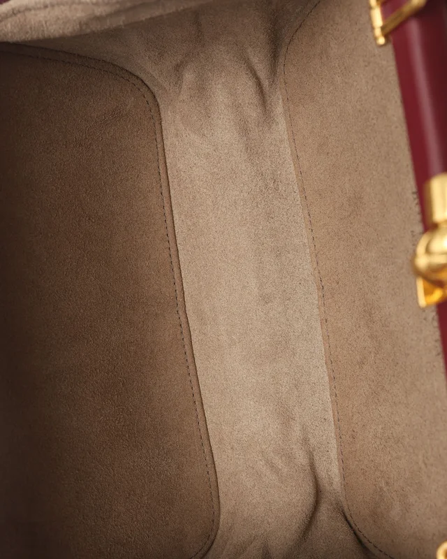 Bottega Veneta Intrecciato Knot Chain Clutch in Woven leather from A Retro Tale, photo 7 of 7