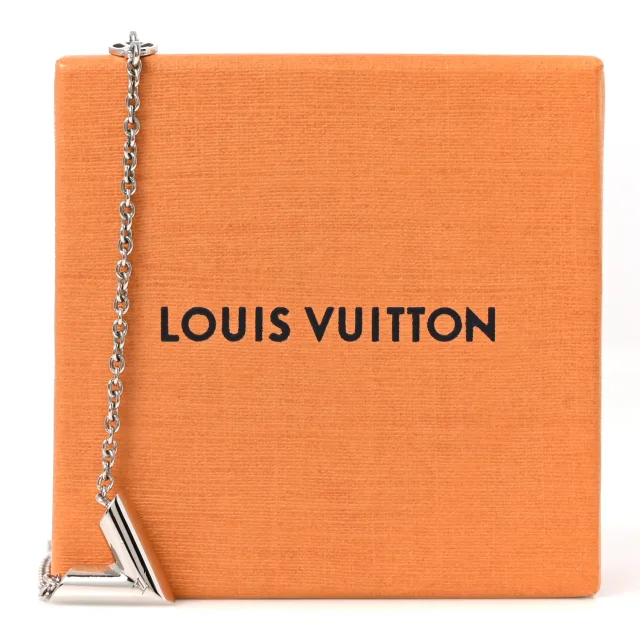Louis Vuitton Metal Essential V Supple Necklace Silver in Silver from FASHIONPHILE, photo 5 of 5