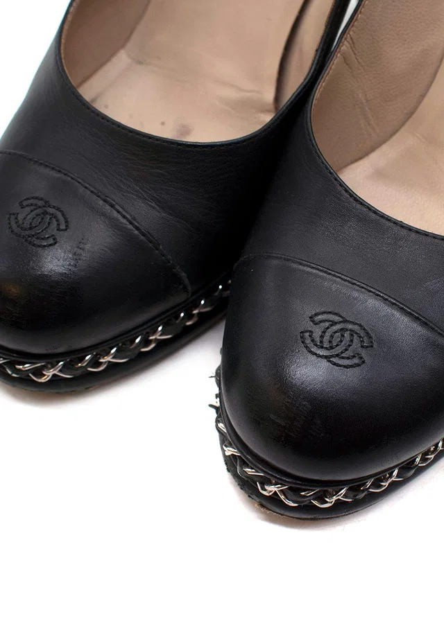 Chanel Black Chain Trimmed CC Pumps in Black Leather from HEWI