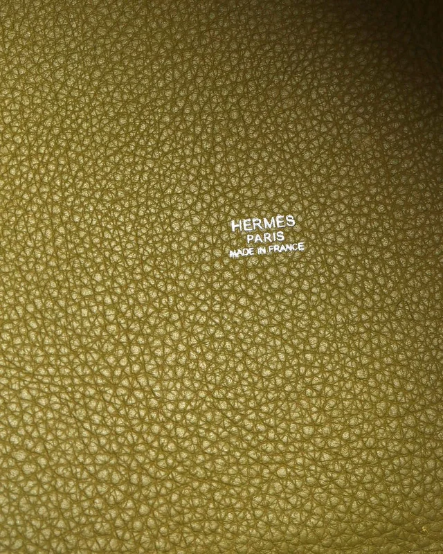 Hermès Clemence Picotin Lock 22 Bag in Clemence leather from A Retro Tale, photo 6 of 9