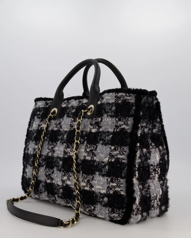Chanel 25N Grey and Black Quiilted Tweed Shopping Tote Bag in Black Tweed from Sellier, photo 5 of 19