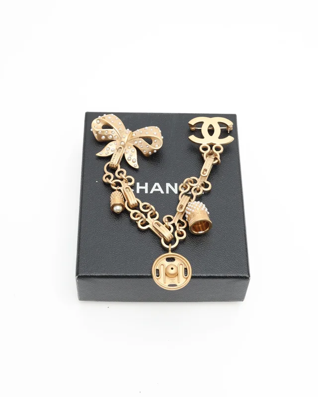 Chanel CC Pearl Ribbon Chain Brooch from A Retro Tale, photo 2 of 4