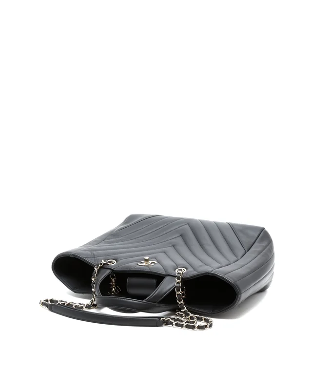 Chanel Chevron Statement Tote Bag from A Retro Tale, photo 5 of 11