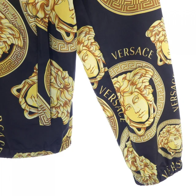 【クーポン対象商品】ヴェルサーチェ VERSACE ブルゾン in Black type Yellow type 44 from KOMEHYO, photo 2 of 2