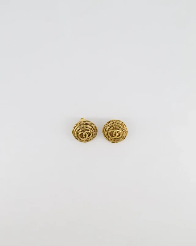 Chanel Vintage 94A Gold Round Cabled Spiral Clip on Earrings with CC Logo Detail in Gold from Sellier, photo 3 of 7
