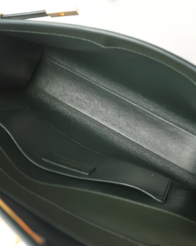 Saint Laurent Manhattan Bag in Leather from A Retro Tale, photo 8 of 9