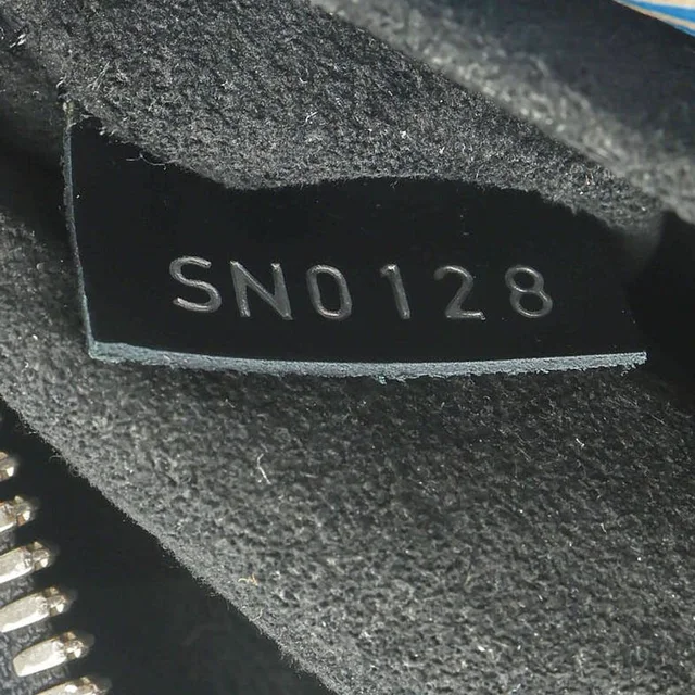 Louis Vuitton Epi Speedy Bandoulière 25 Bag in Leather from A Retro Tale, photo 7 of 8