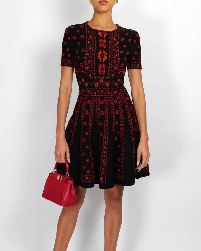 Alexander McQueen Black and Red Short-Sleeved Mini Dress with Flower Prints Size IT 42 (UK 10) in Black from Sellier