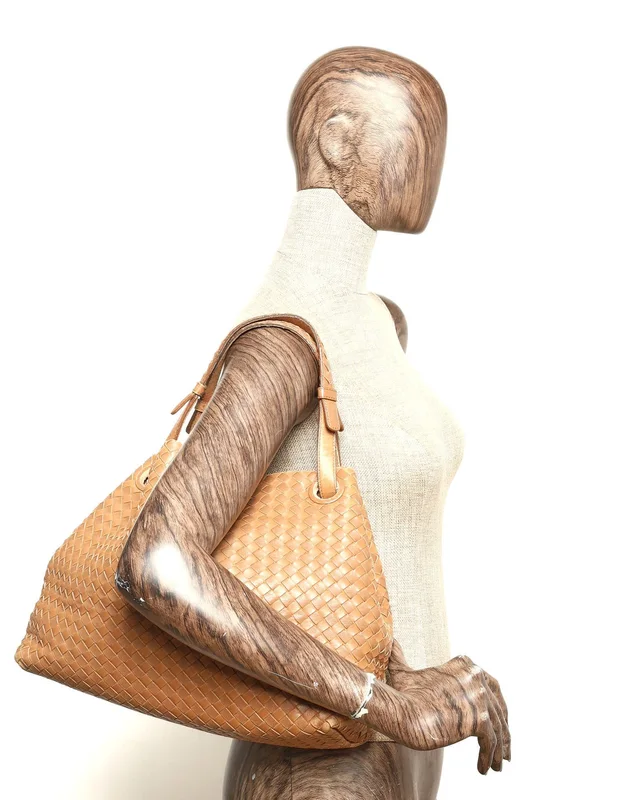 Bottega Veneta Intrecciato Tote Bag in Woven leather from A Retro Tale, photo 9 of 9