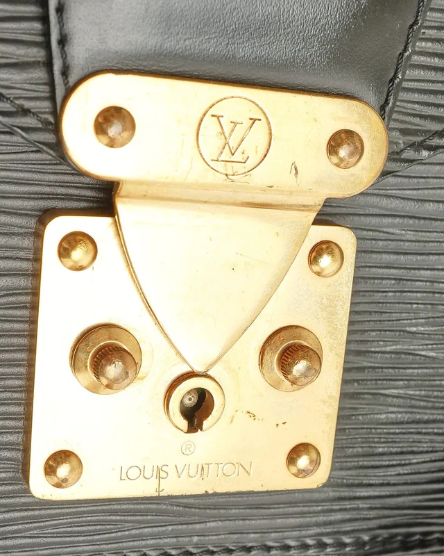 Louis Vuitton EPI Monceau 28 Bag in Leather from A Retro Tale, photo 7 of 11