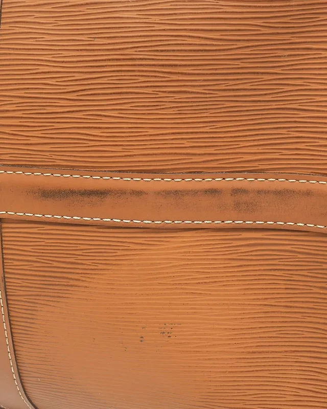 Louis Vuitton Epi Keepall 45 Weekend Bag in Leather from A Retro Tale, photo 6 of 12