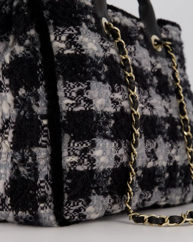Chanel 25N Grey and Black Quiilted Tweed Shopping Tote Bag in Black Tweed from Sellier, photo 12 of 19