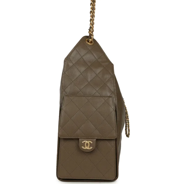 Chanel Medium 25 Hobo Bag Dark Khaki Caviar Antique Gold Hardware in Green Caviar from Madison Avenue Couture, photo 3 of 8