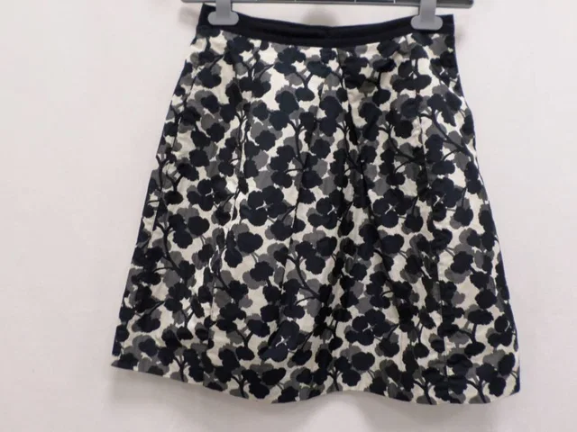 Max Mara Mini Skirt - 100% Polyester Black/White Size: 8 in Multi-coloured Polyester from Oxfam Online Shop