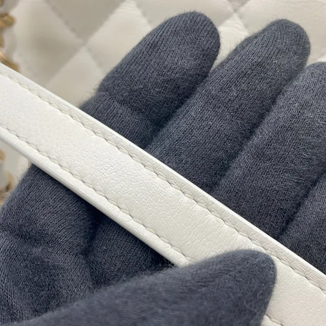 Chanel ChainTote Bag WhiteAS3953 Caviar Leather in Caviar leather from GALLERY RARE, photo 12 of 15