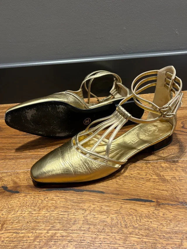 Chanel Gold Leather Sandals 39,5 in Gold Leather from HEWI
