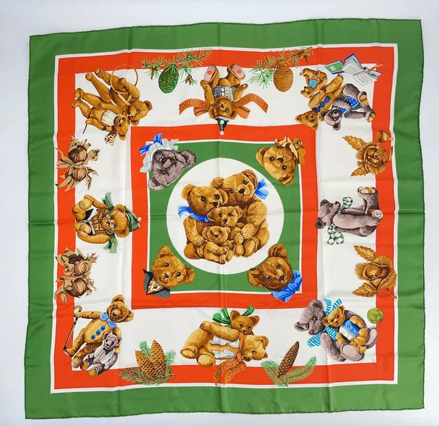 Hermès Carre 90 Confidets Descoeurs Friends Of The Heart Green Multicolor Silk in Green Silk from The Reluxe