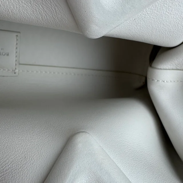 Bottega Veneta Small V Point Bag in buffet leather from Reowned, photo 7 of 8
