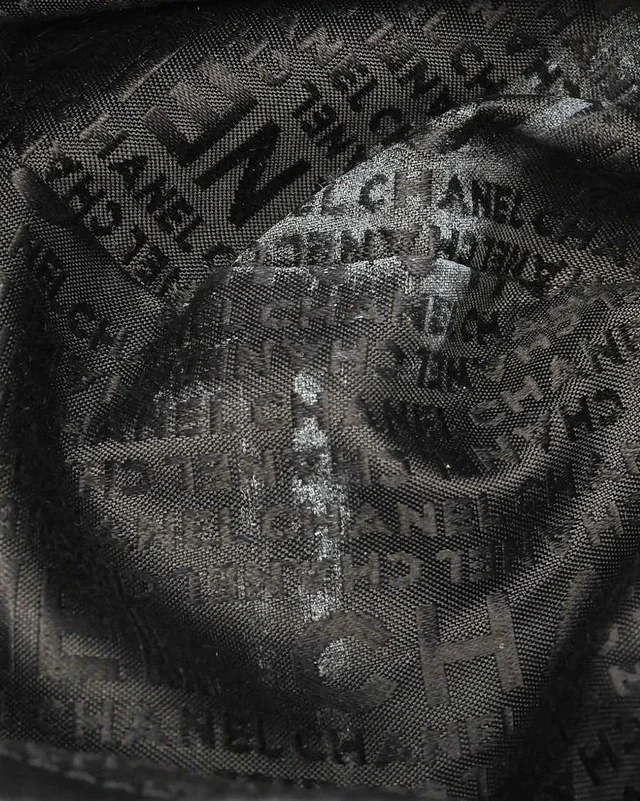 Chanel CC Choco Bar Tote Bag in Leather from A Retro Tale, photo 8 of 10